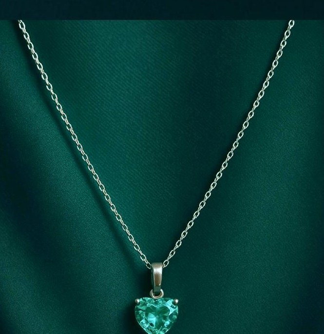 Menat with Heart Emerald — Colombian emerald necklace by VEDRA Emeralds (ref. MC11)