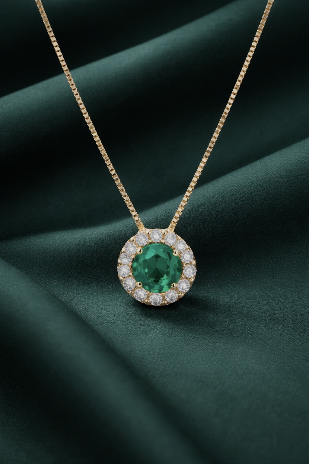 Menat Circle-Cut Emerald — Colombian emerald necklace by VEDRA Emeralds (ref. MC03)